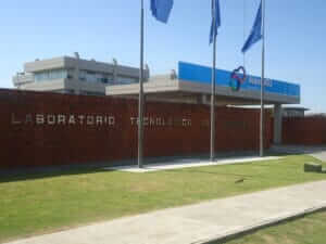 Visita académica de alumnos y profesores de la Escuela Francesa de negocios al Laboratorio Tecnológico del Uruguay