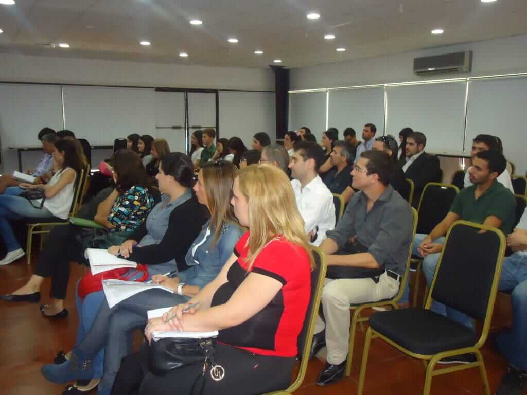Visita académica de alumnos y profesores de la Escuela Francesa de negocios al Laboratorio Tecnológico del Uruguay