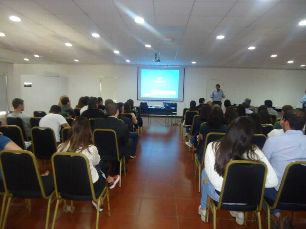 Visita académica de alumnos y profesores de la Escuela Francesa de negocios al Laboratorio Tecnológico del Uruguay